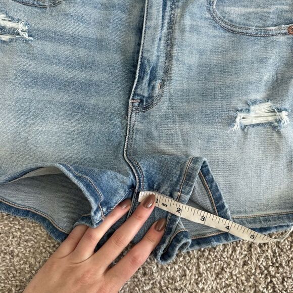 AMERICAN EAGLE | Curvy Hi-Rise Shortie Jean Shorts - Picture 9 of 9